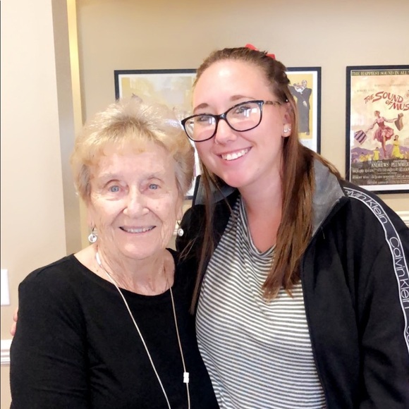 Meet your Posher, Alexis - Picture 1 of 1